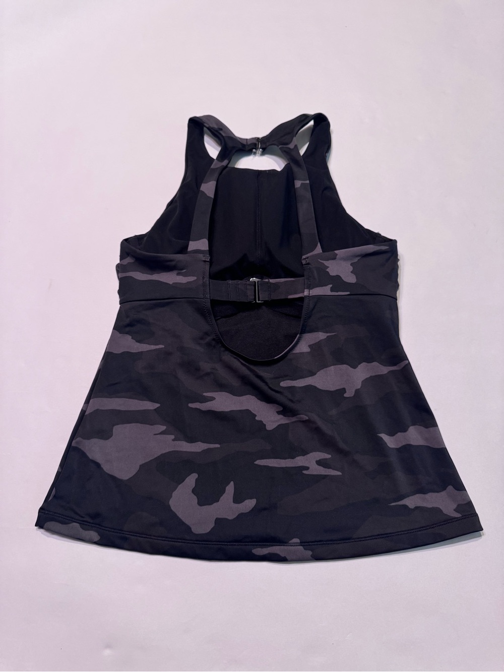Athleta Freestyle Camo Tankini TOP Size 36 B/C
Excellent preowned condition - Picture 4 of 8
